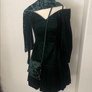 Roberta Vintage 80’s Emerald Green Velvet Scalloped Neckline  Sleeve Dress
